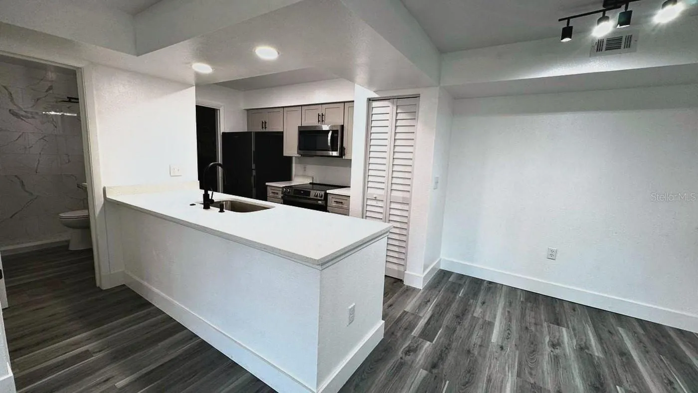 3004 PARKWAY BLVD #306 #306