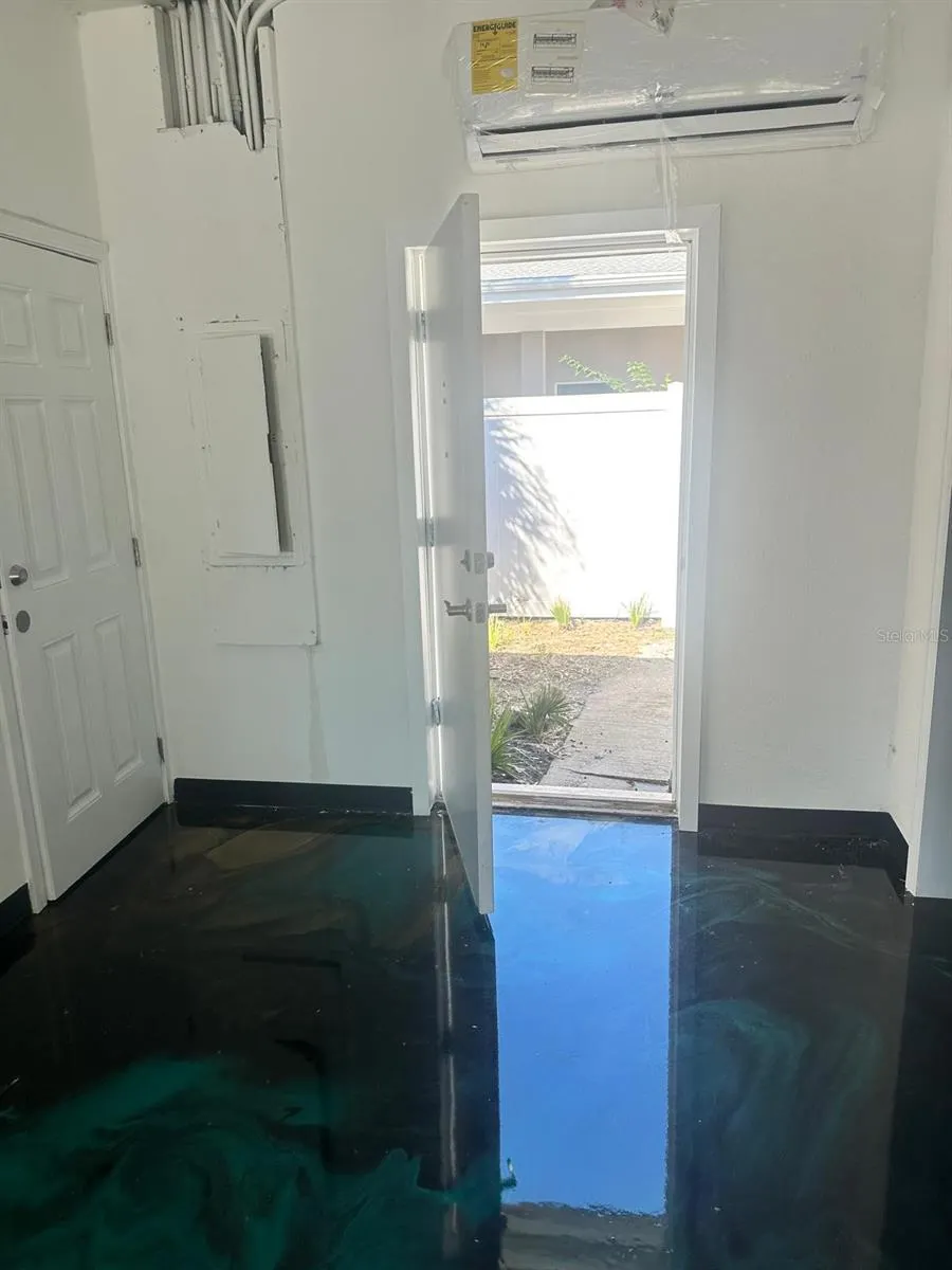 1500 CAMBRIDGE DR