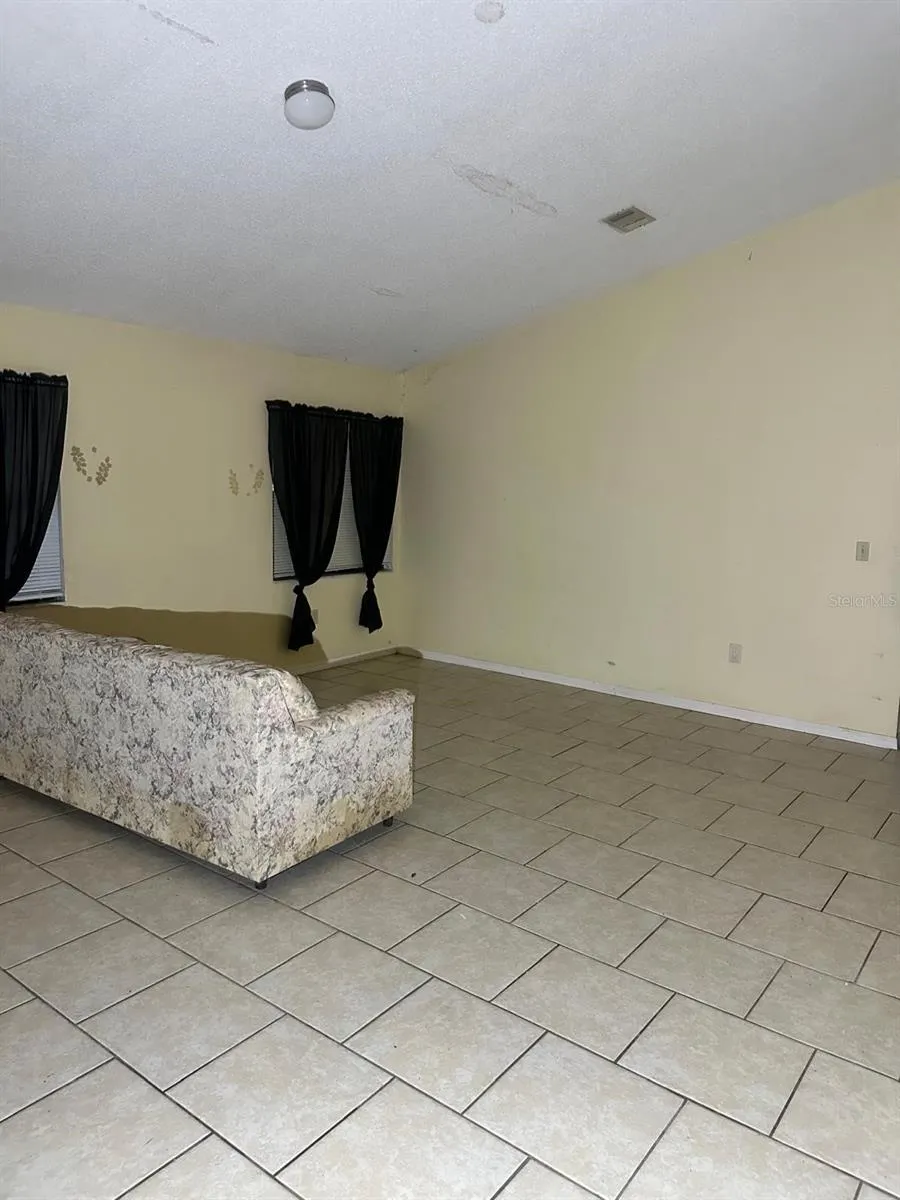 805 DEL PRADO DR