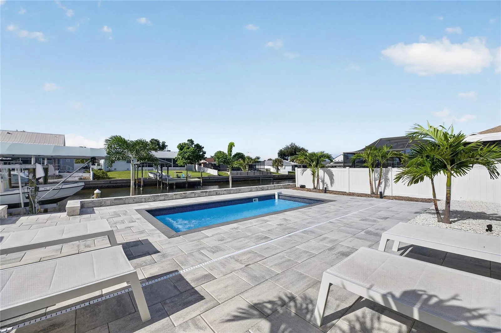 1016 SILVER PALM WAY