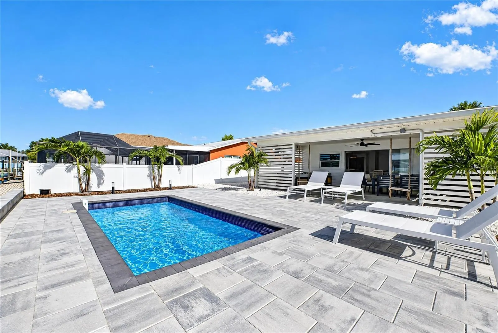 1016 SILVER PALM WAY