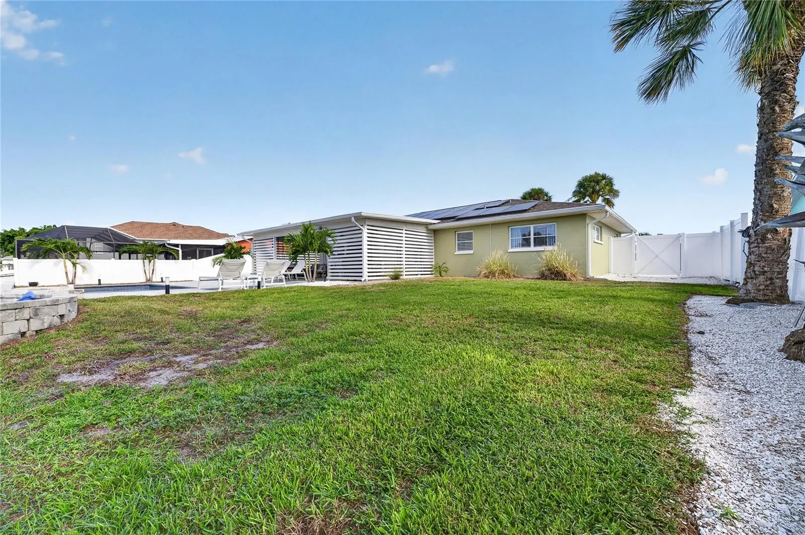 1016 SILVER PALM WAY