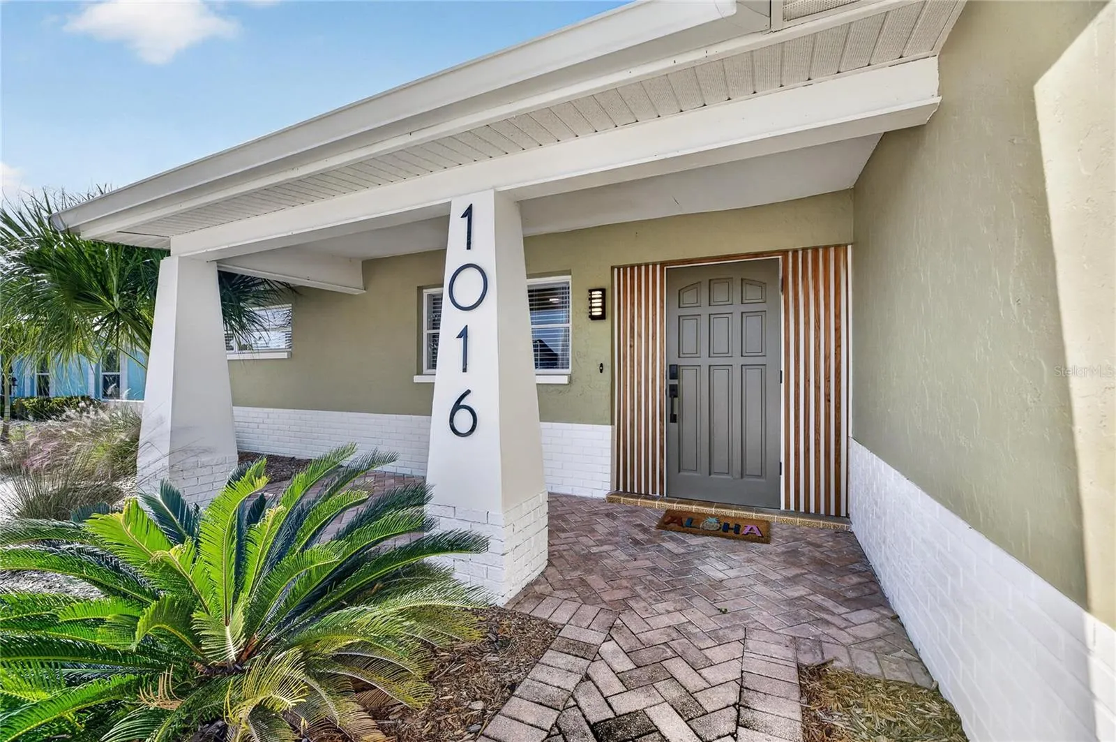 1016 SILVER PALM WAY