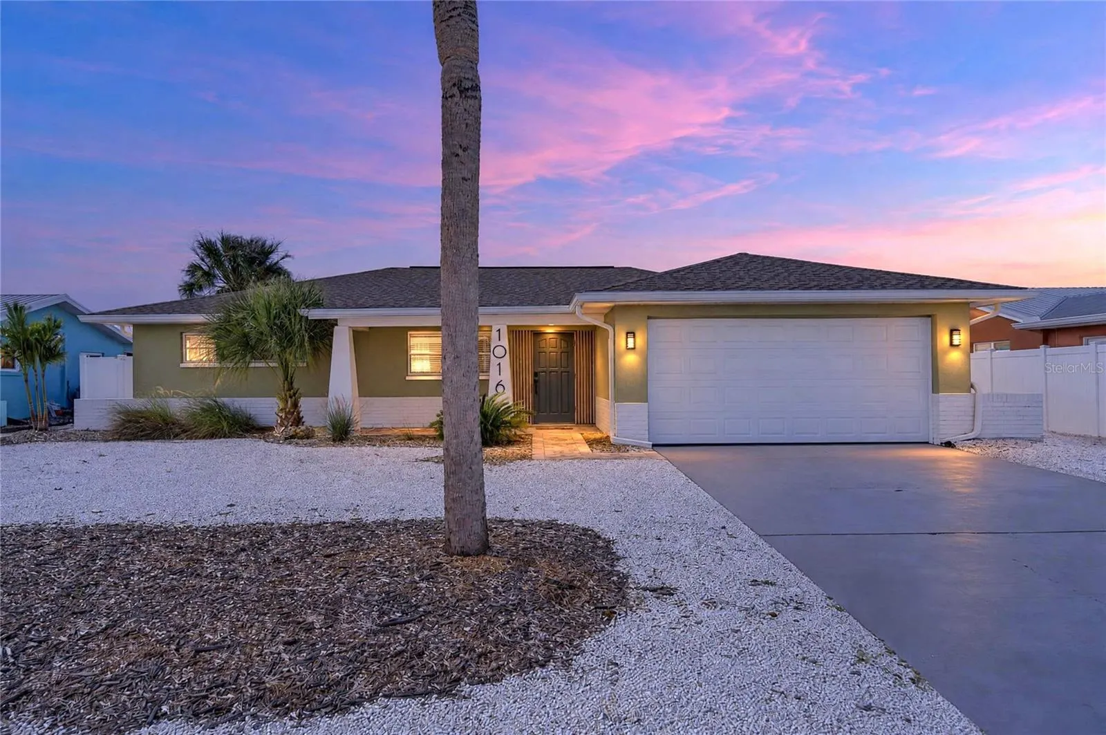 1016 SILVER PALM WAY