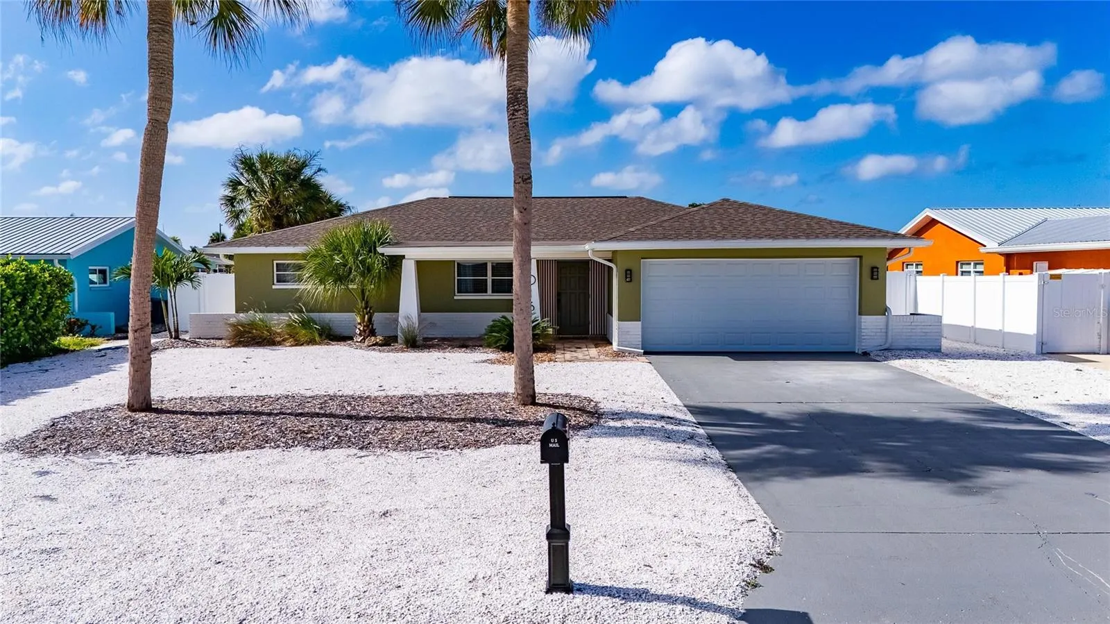 1016 SILVER PALM WAY