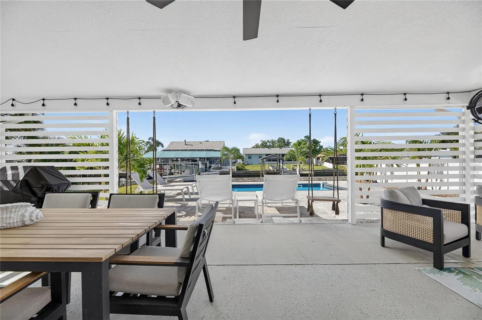 1016 SILVER PALM WAY