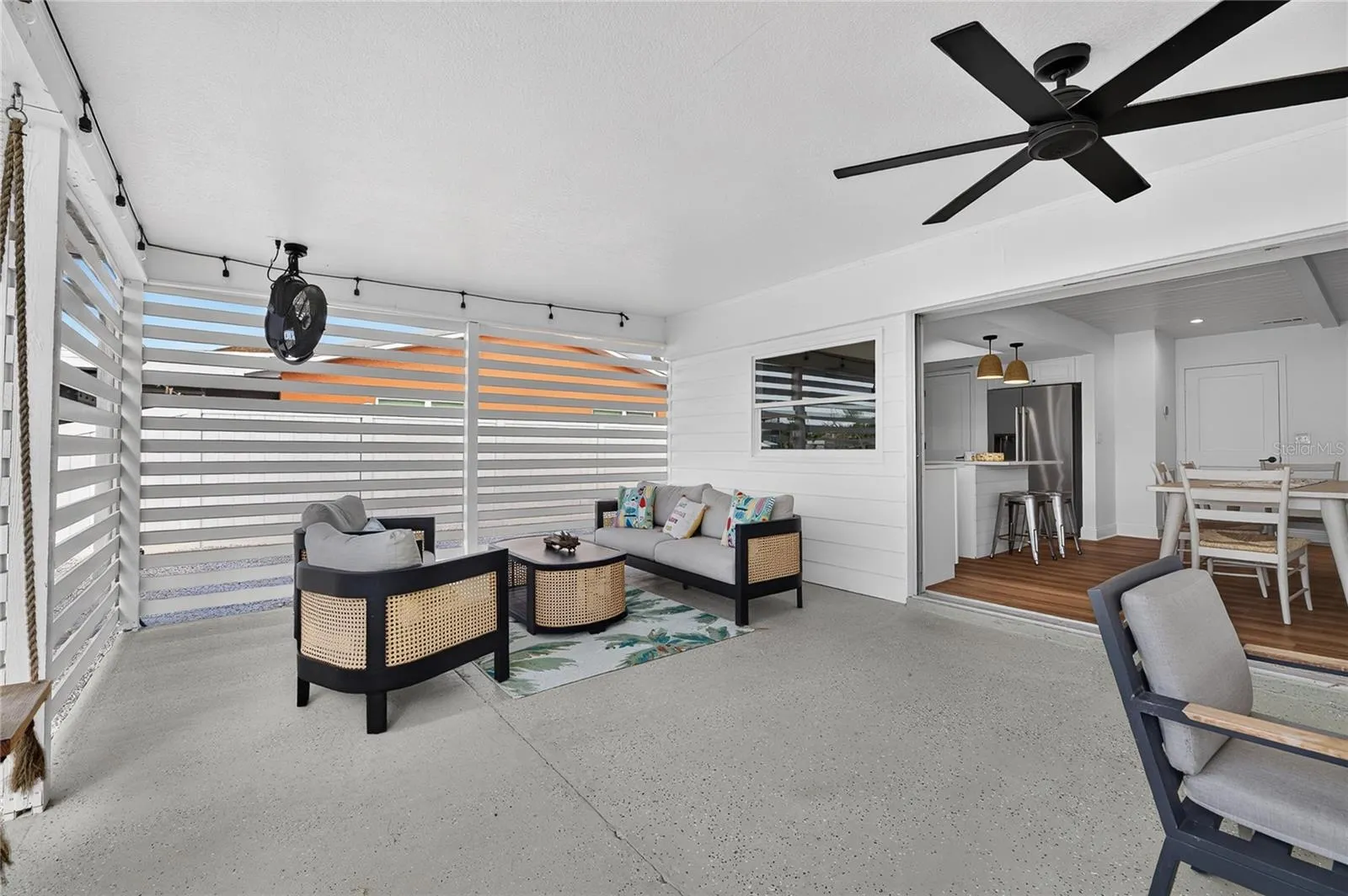 1016 SILVER PALM WAY