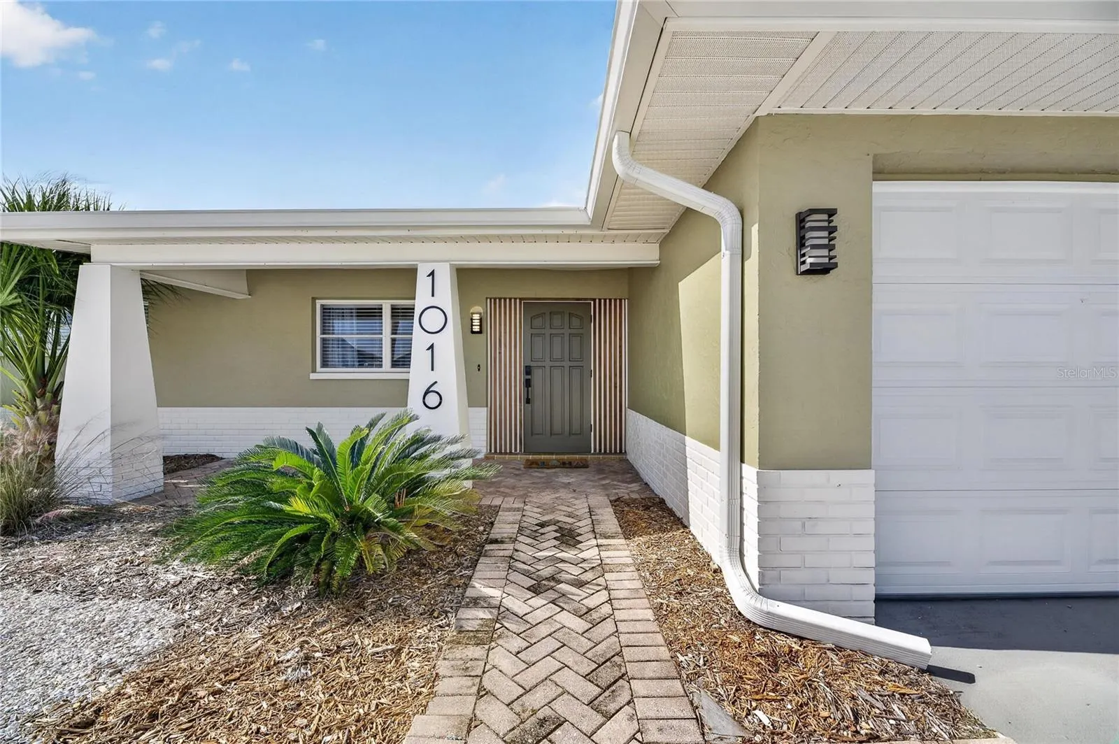 1016 SILVER PALM WAY