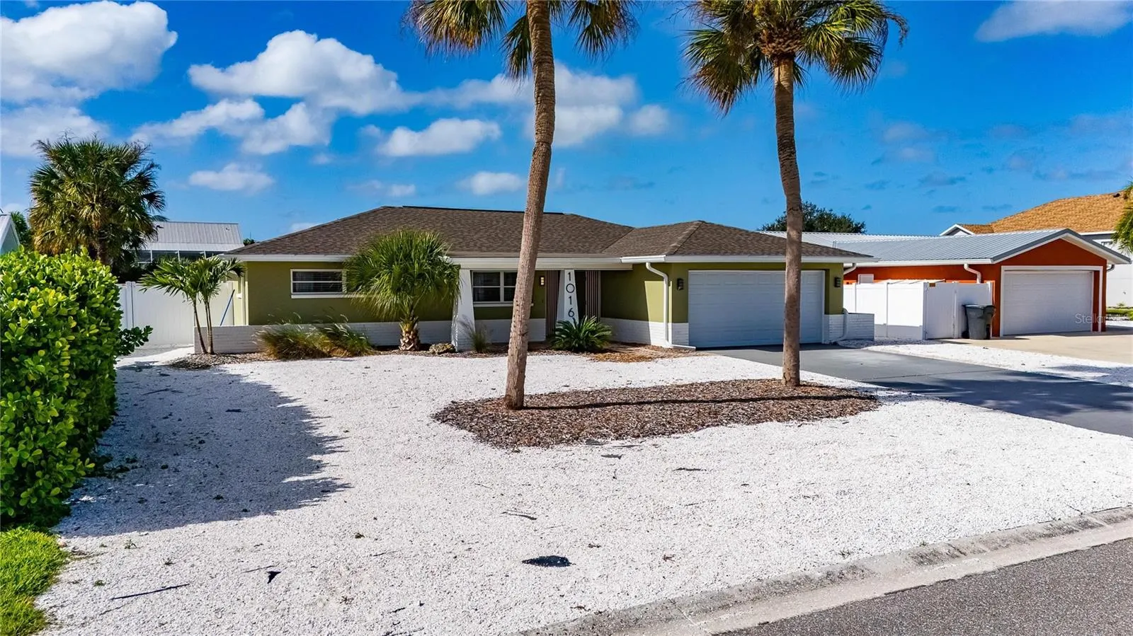 1016 SILVER PALM WAY