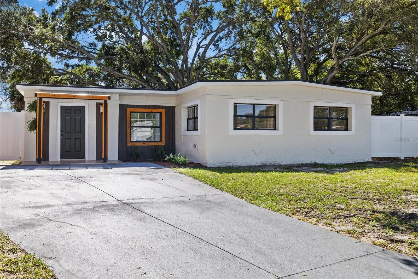 8507 LIBBY LN