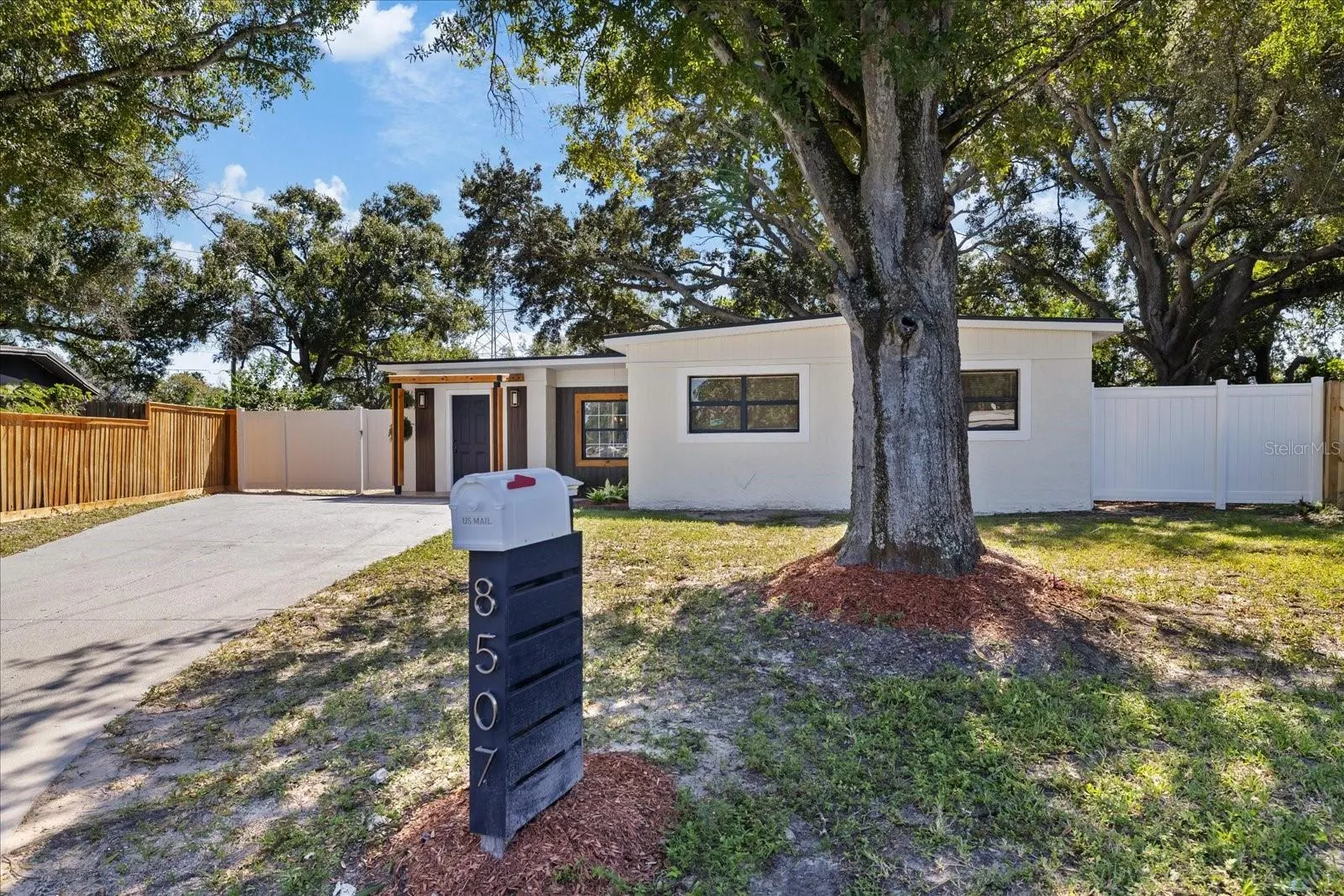 8507 LIBBY LN