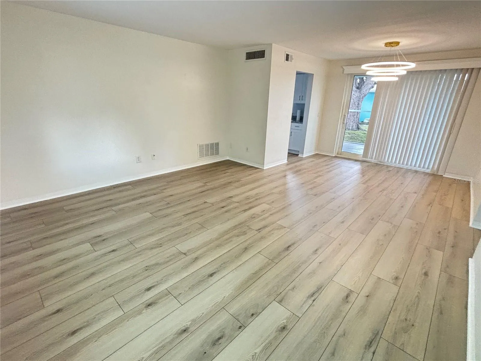 2069 SHADOW LN