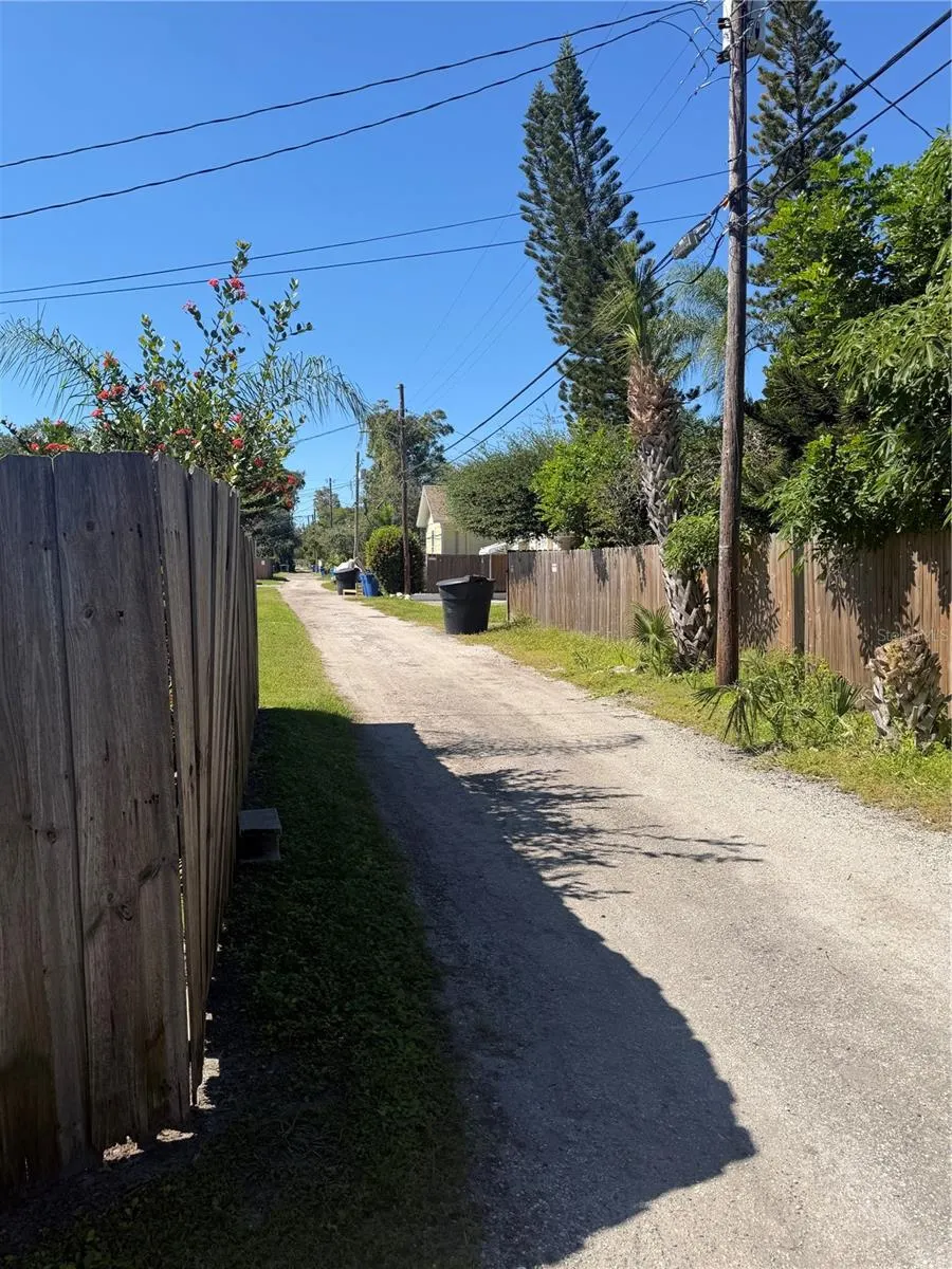 138 N 43RD DR