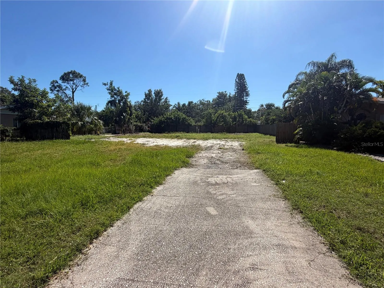 138 N 43RD DR
