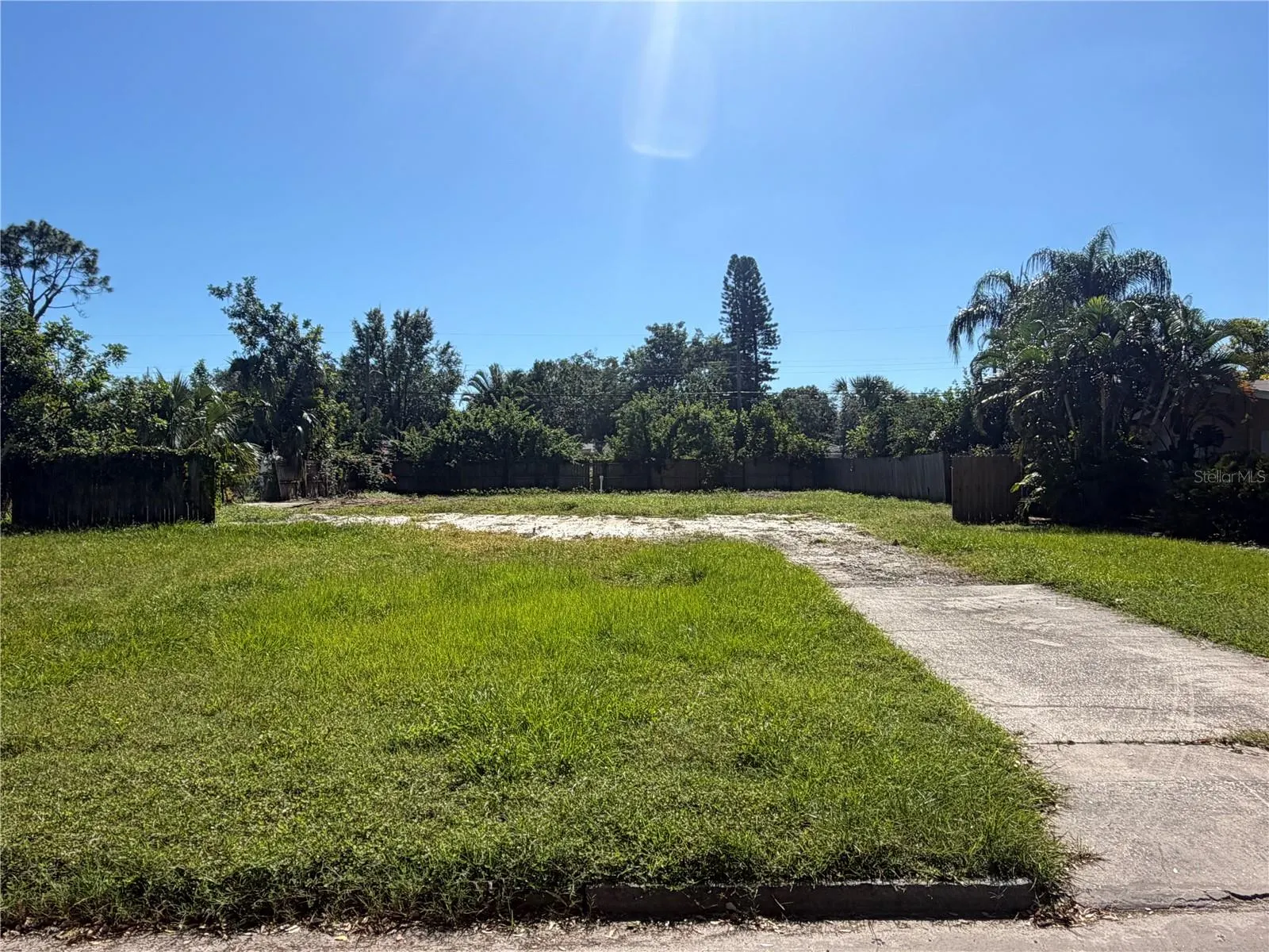 138 N 43RD DR
