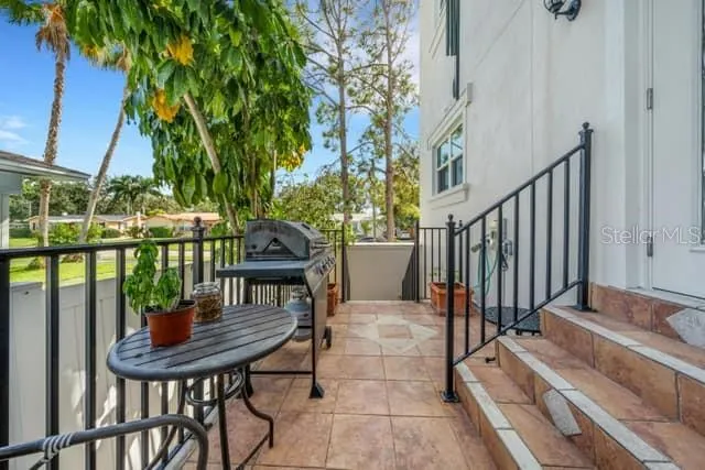 110 RICARDO WAY NE #8 #8