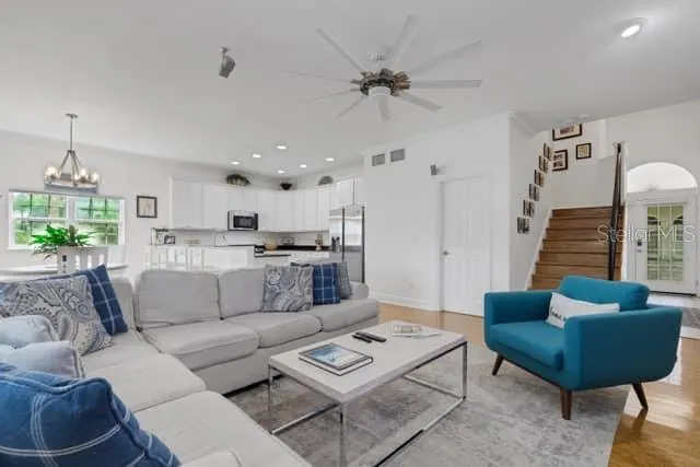 110 RICARDO WAY NE #8 #8