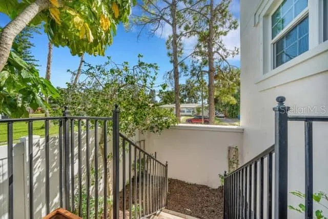 110 RICARDO WAY NE #8 #8