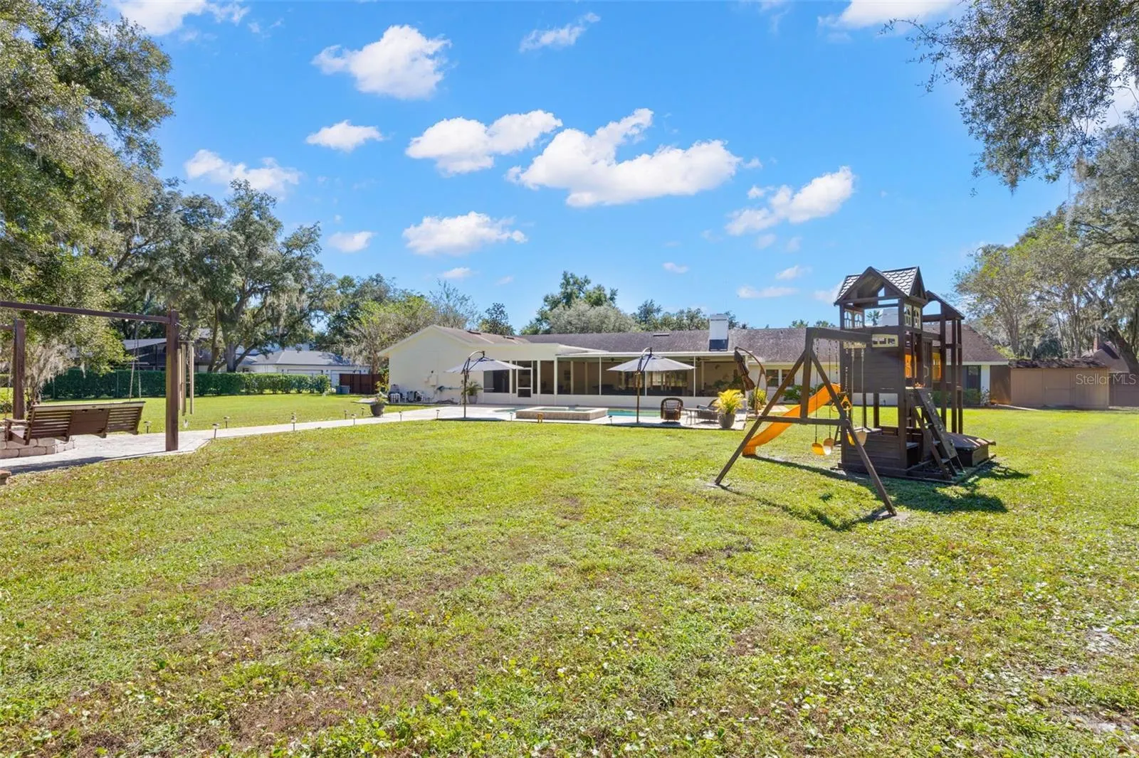 704 CENTERBROOK DR