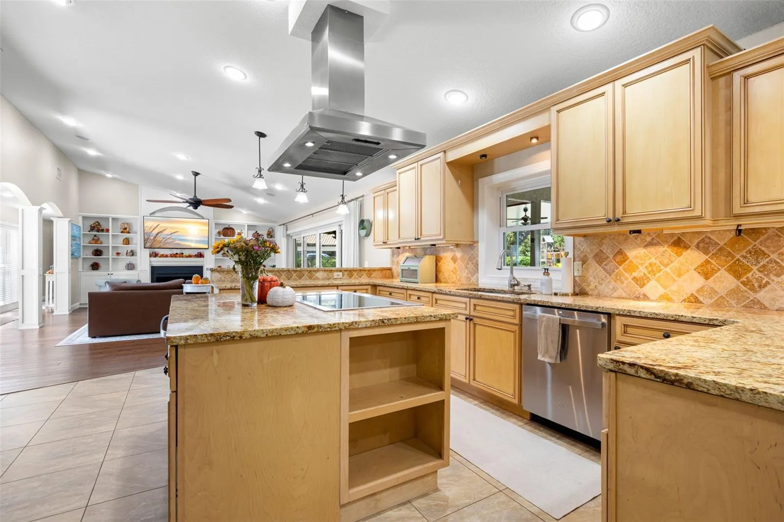 704 CENTERBROOK DR