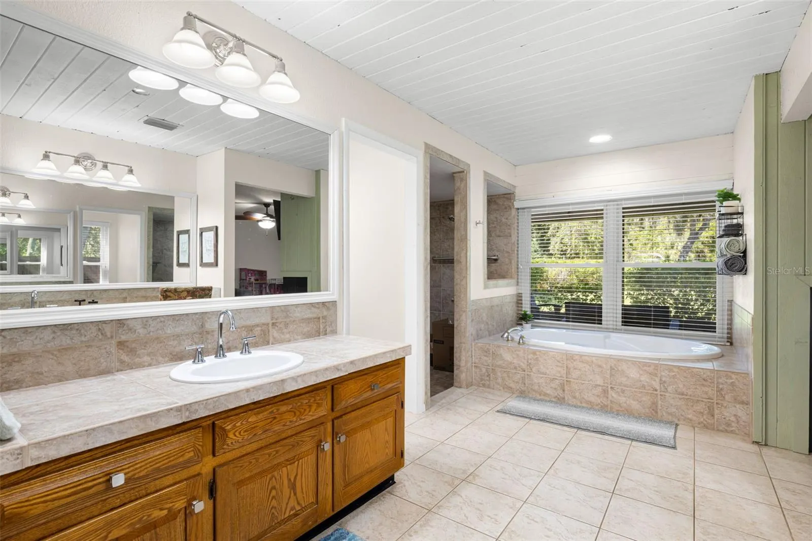 704 CENTERBROOK DR
