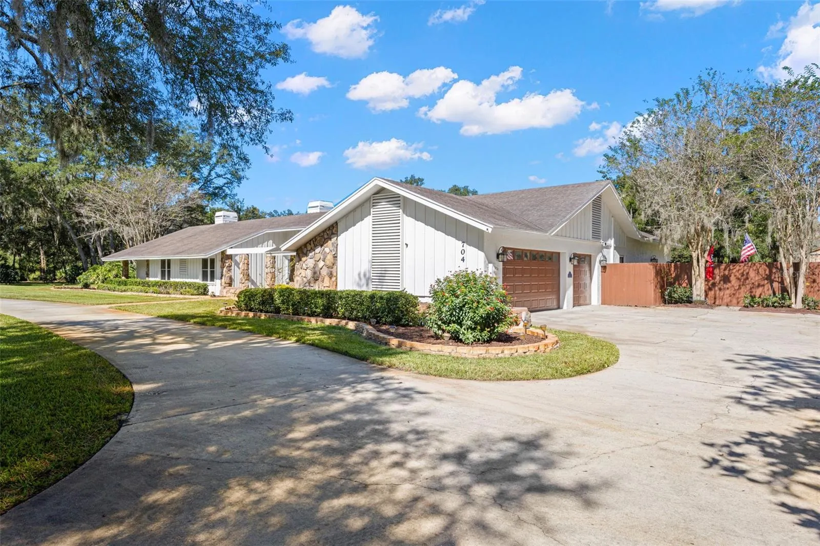 704 CENTERBROOK DR