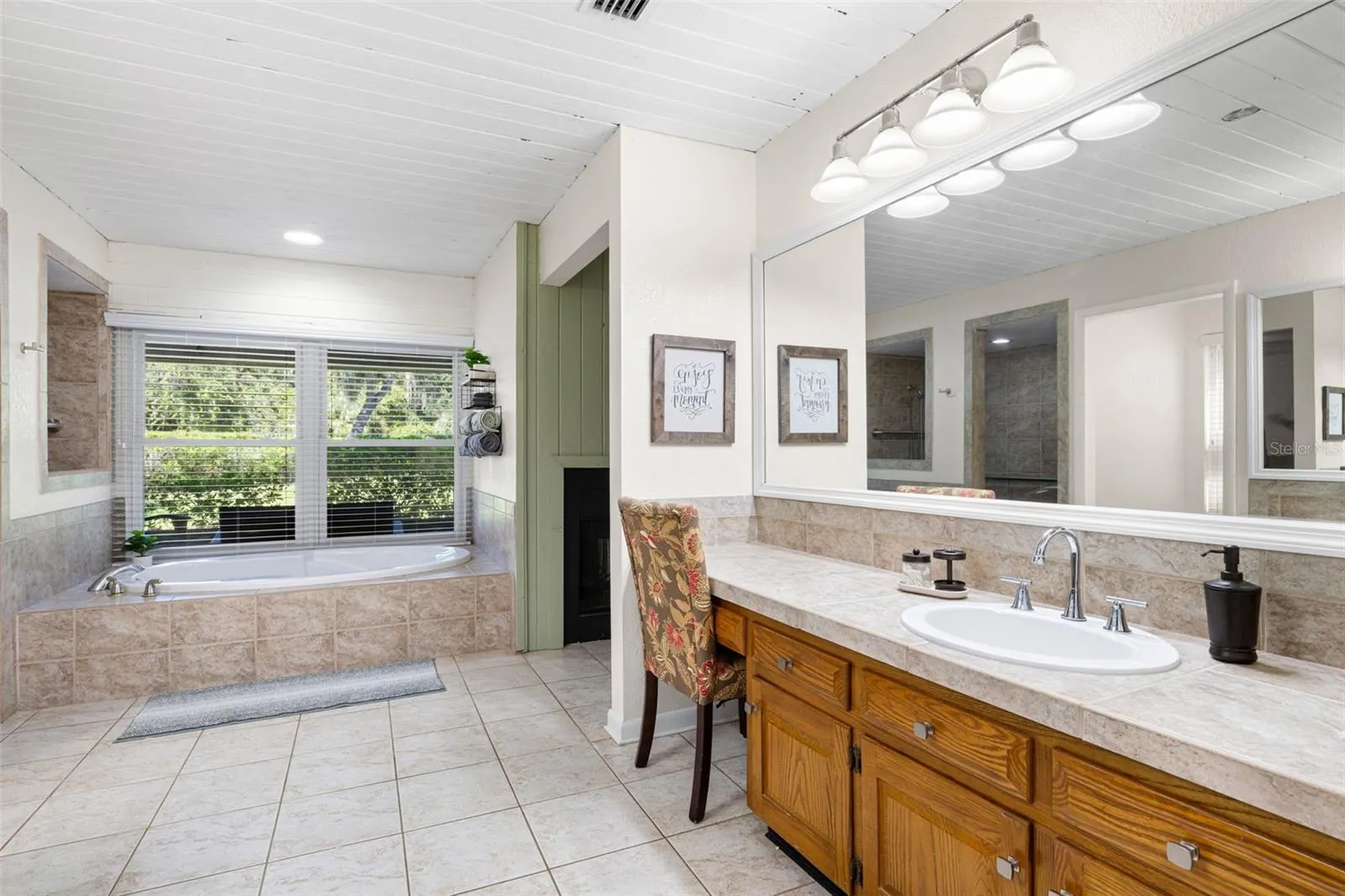 704 CENTERBROOK DR