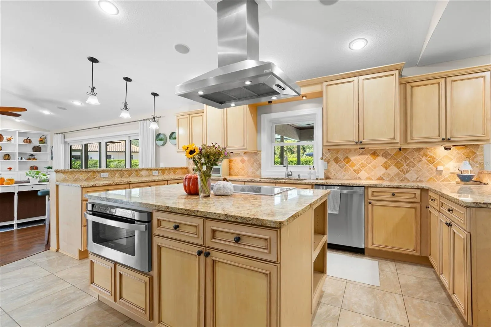 704 CENTERBROOK DR