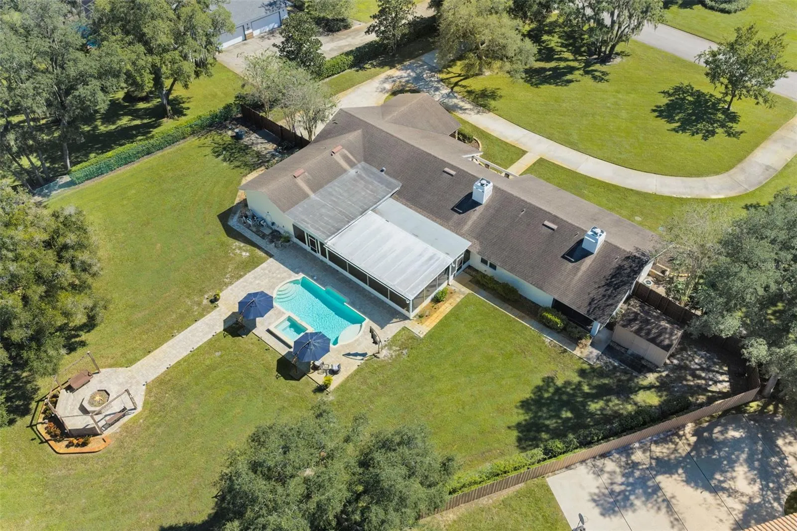 704 CENTERBROOK DR