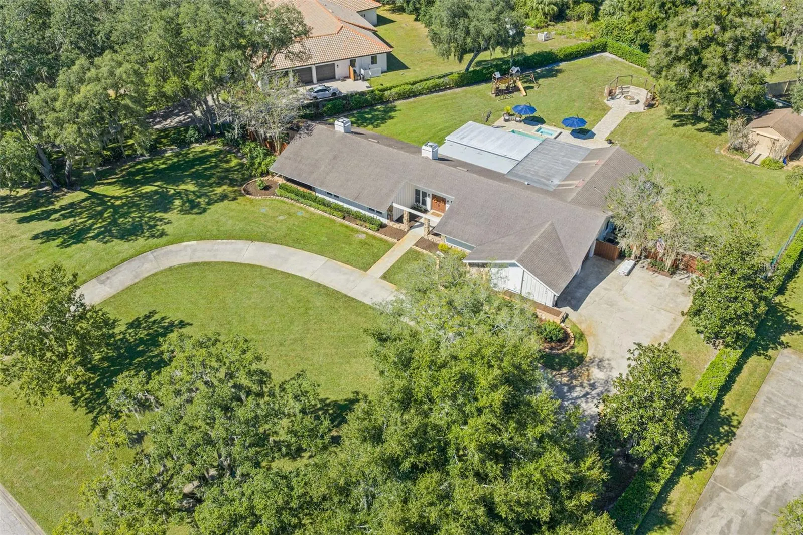 704 CENTERBROOK DR