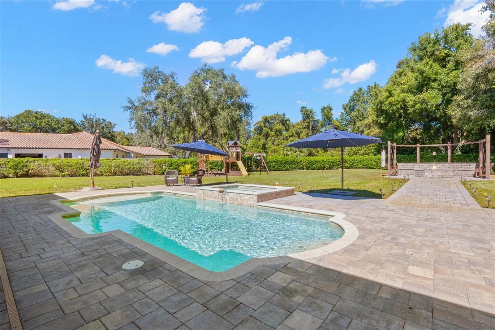 704 CENTERBROOK DR
