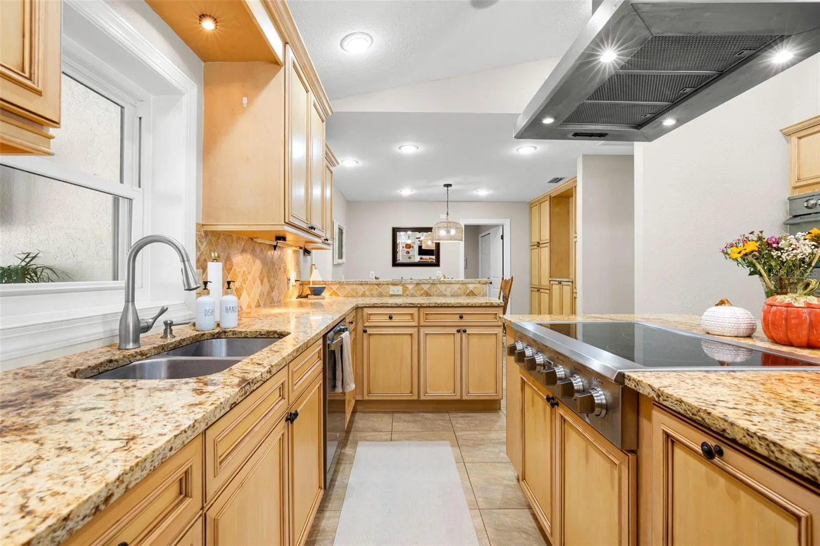 704 CENTERBROOK DR