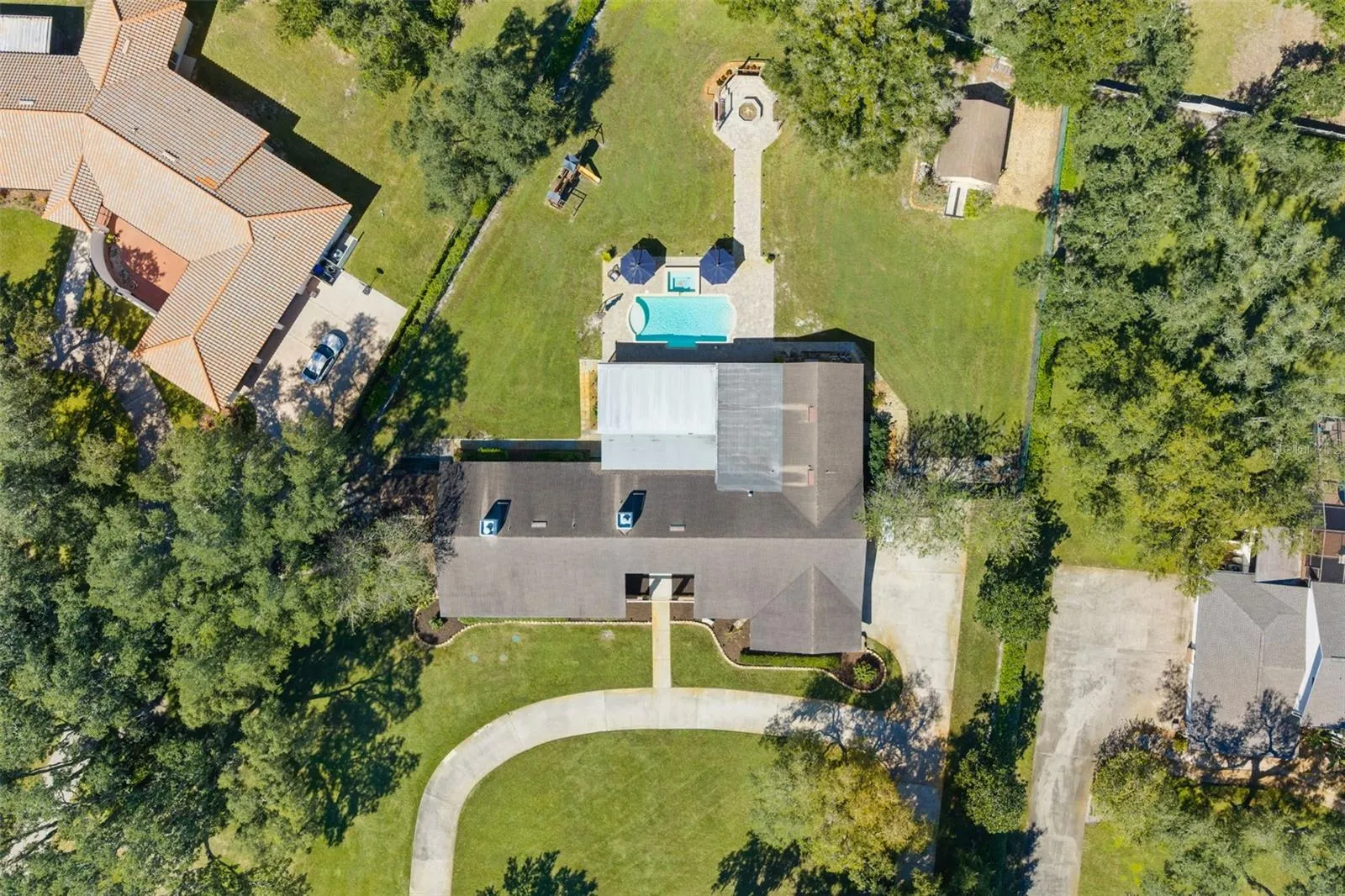 704 CENTERBROOK DR