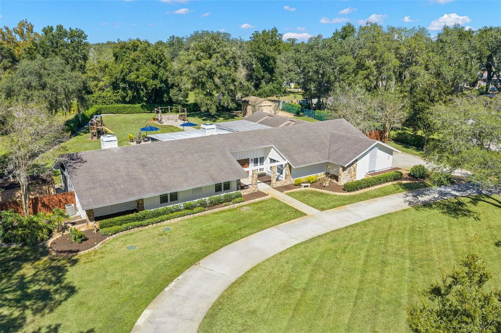 704 CENTERBROOK DR