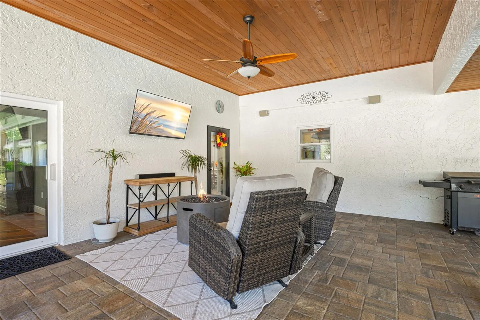 704 CENTERBROOK DR