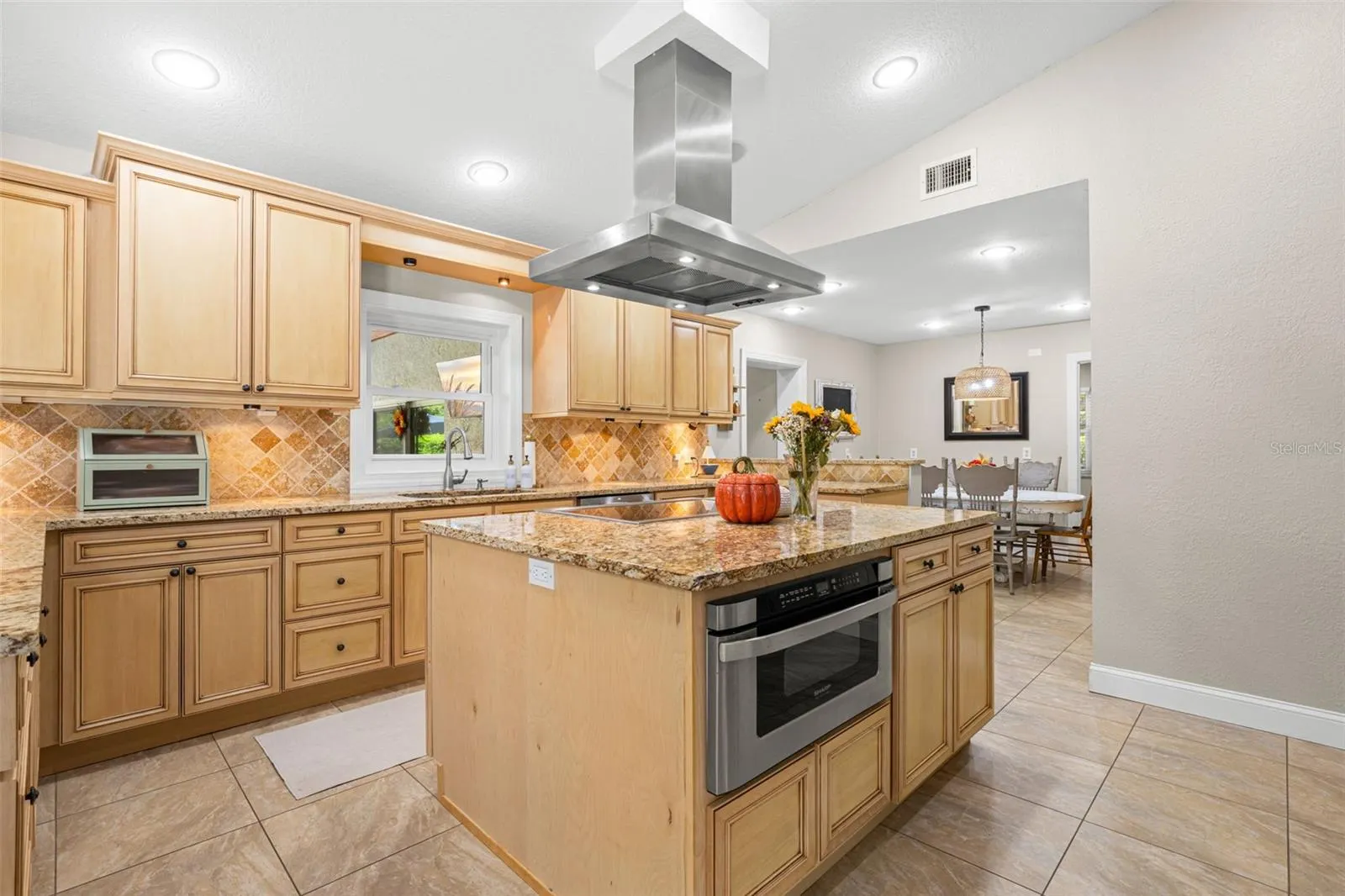 704 CENTERBROOK DR