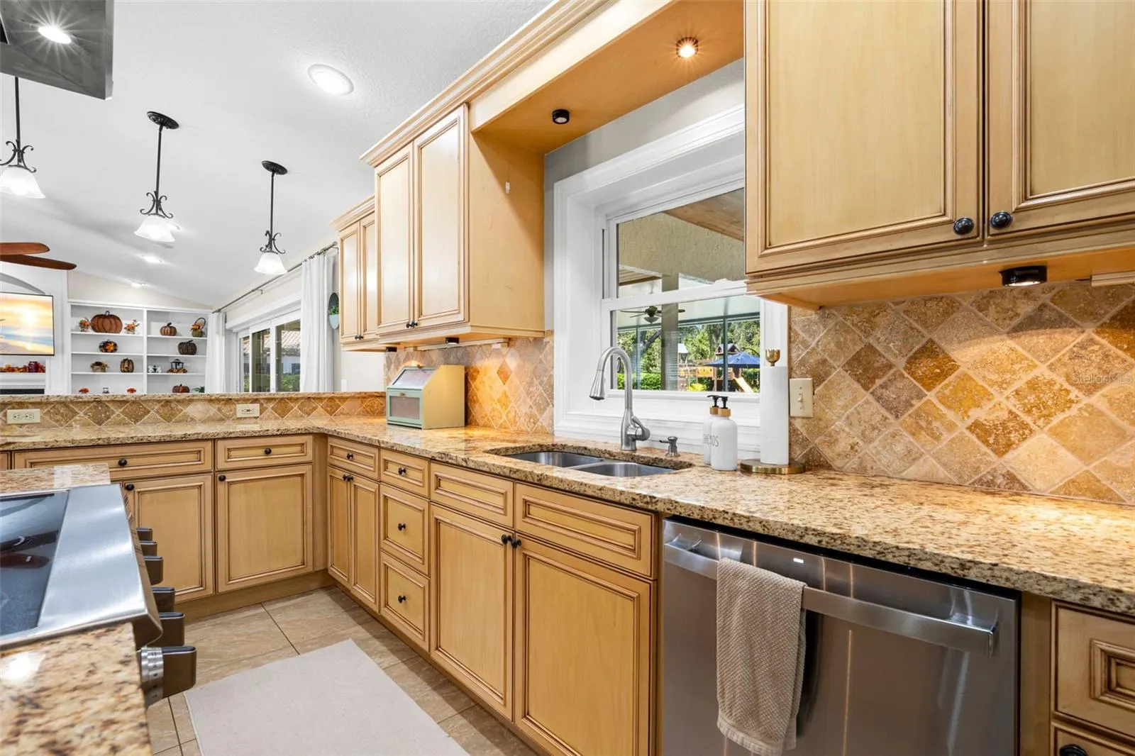 704 CENTERBROOK DR