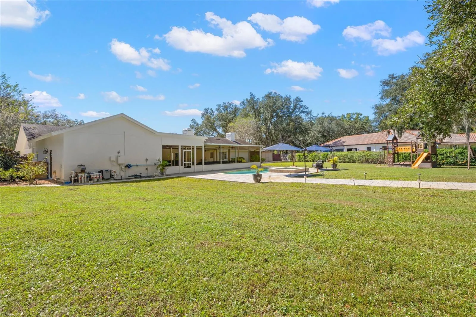 704 CENTERBROOK DR