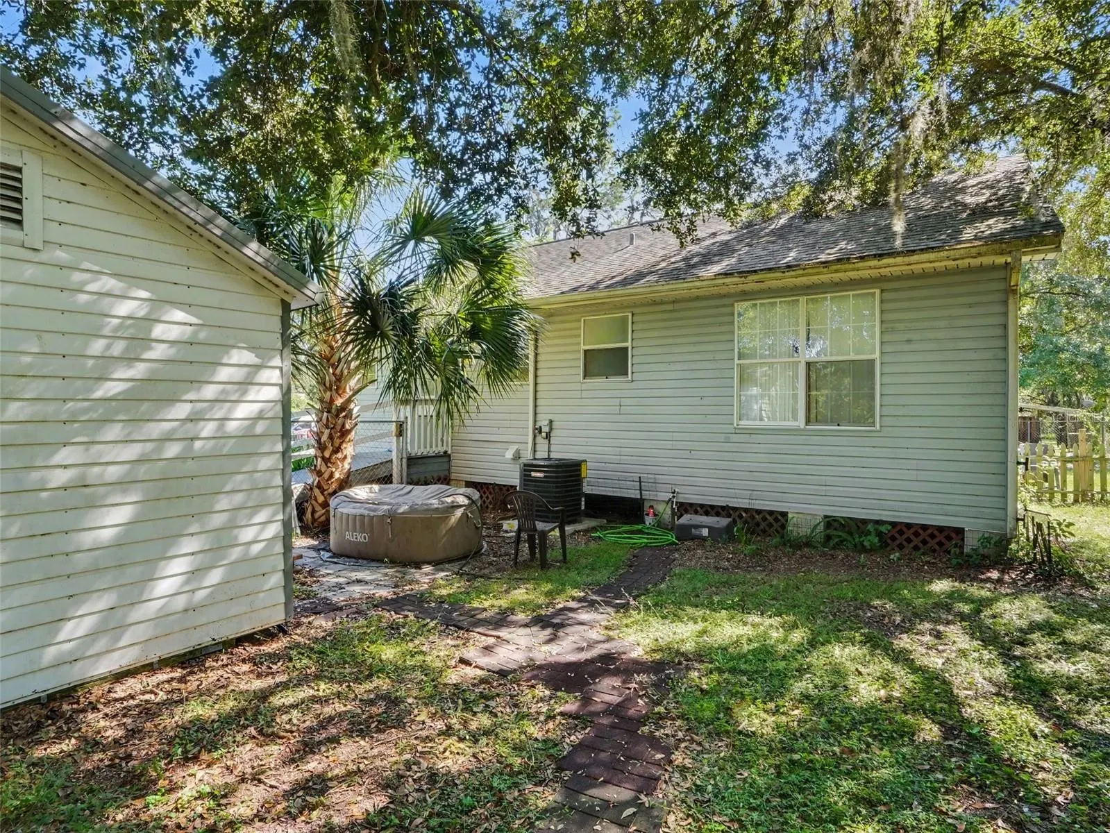 3020 STRAWBERRY LN