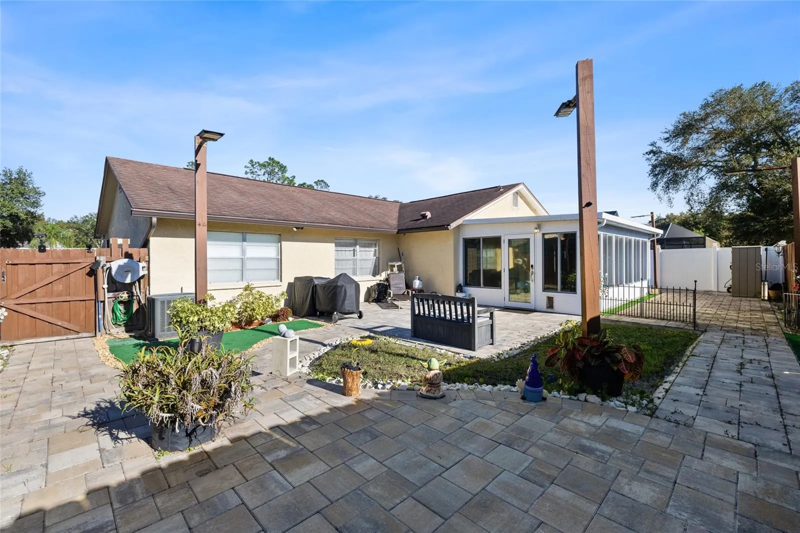 16124 RAVENDALE DR