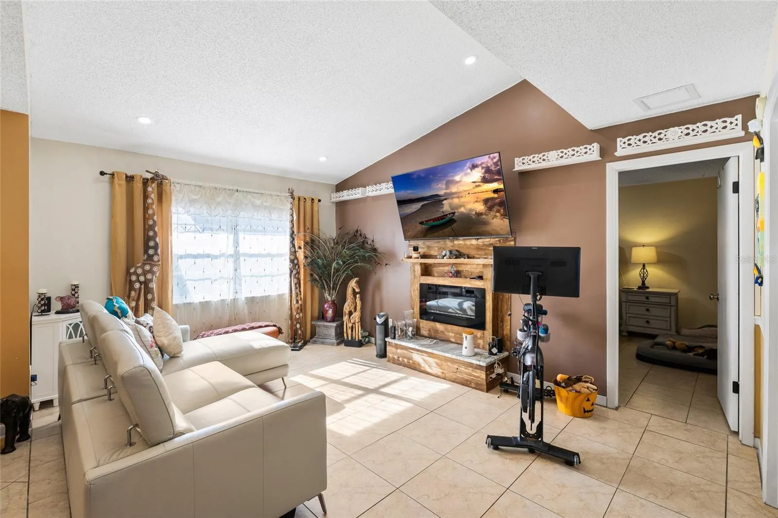 16124 RAVENDALE DR