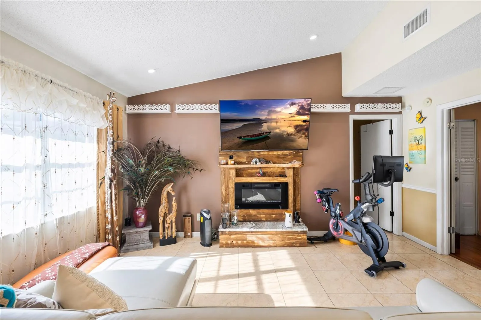 16124 RAVENDALE DR