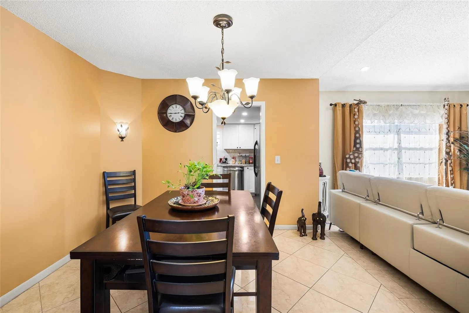 16124 RAVENDALE DR