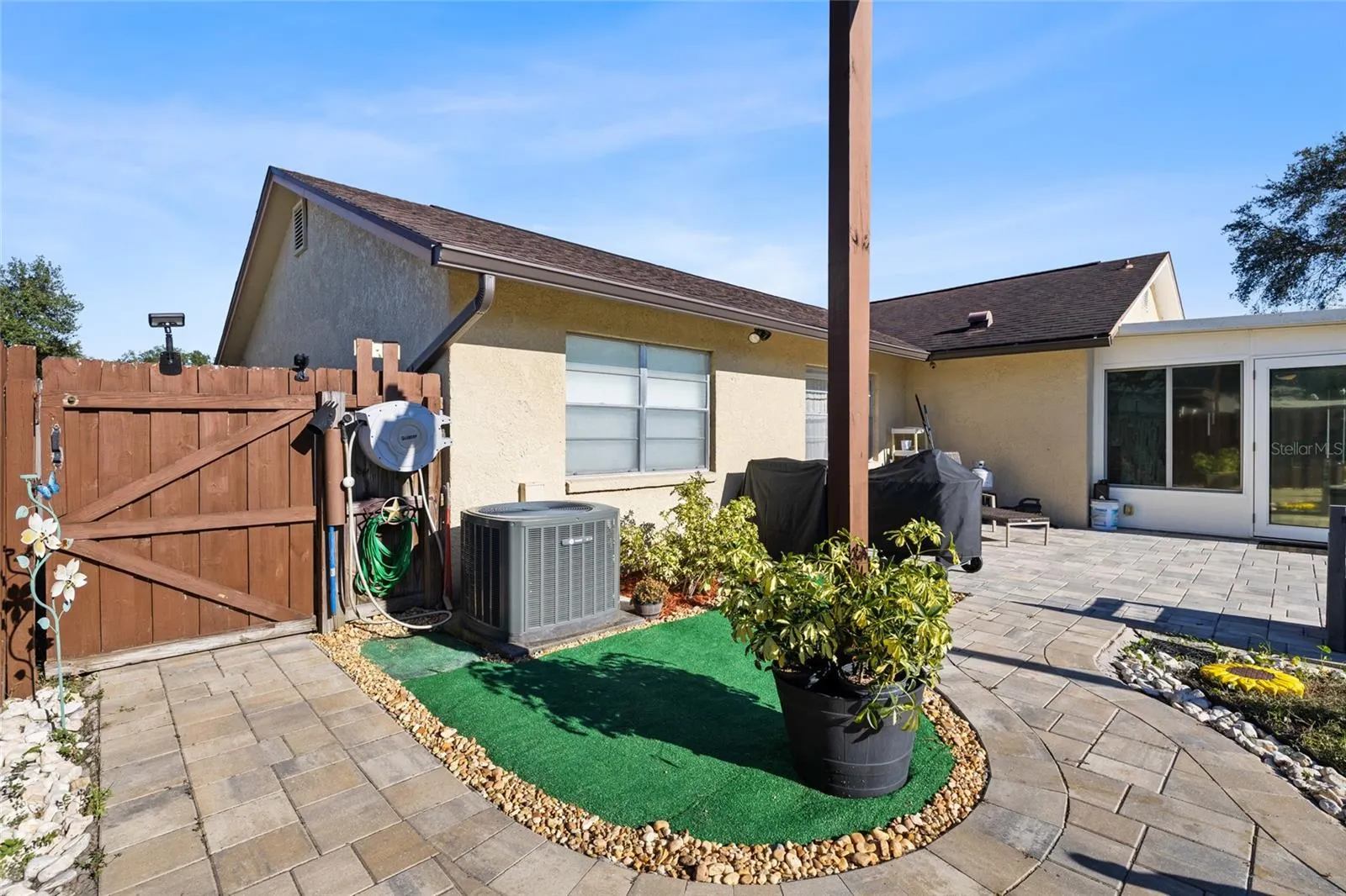 16124 RAVENDALE DR