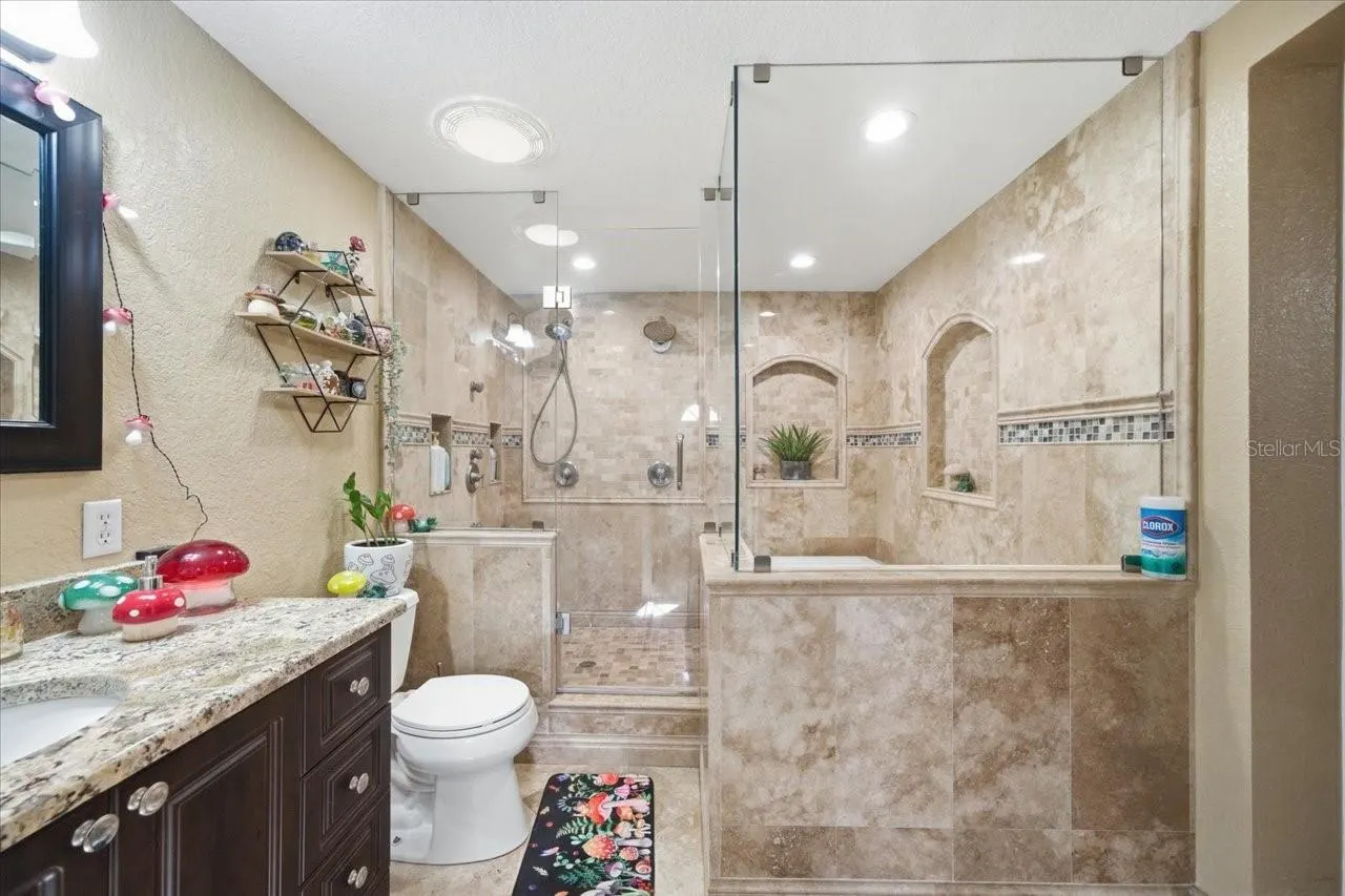 505 LAKESIDE DR
