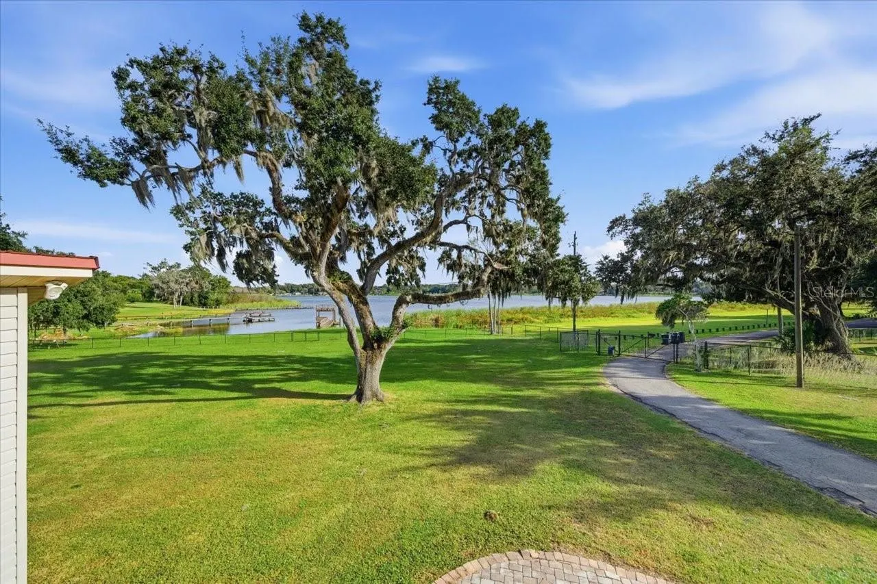 505 LAKESIDE DR