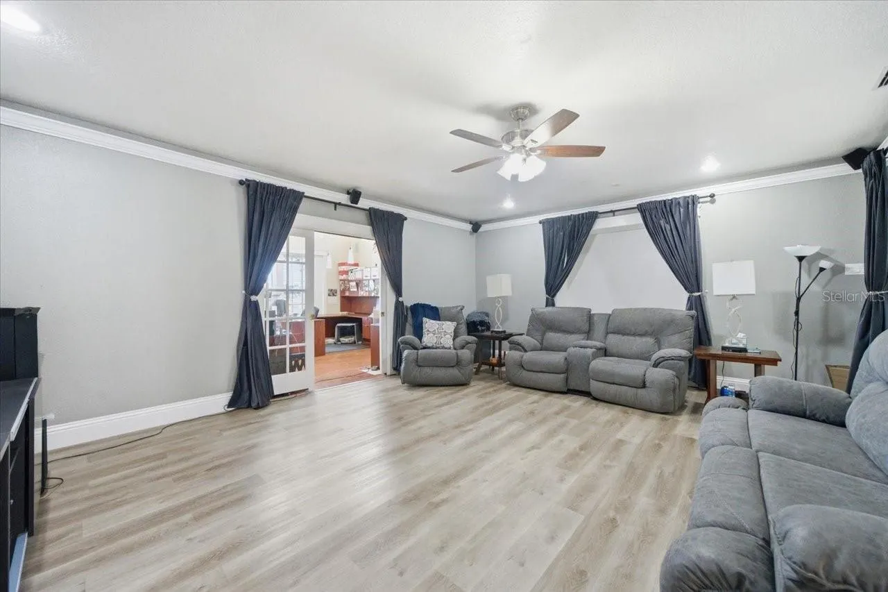 505 LAKESIDE DR