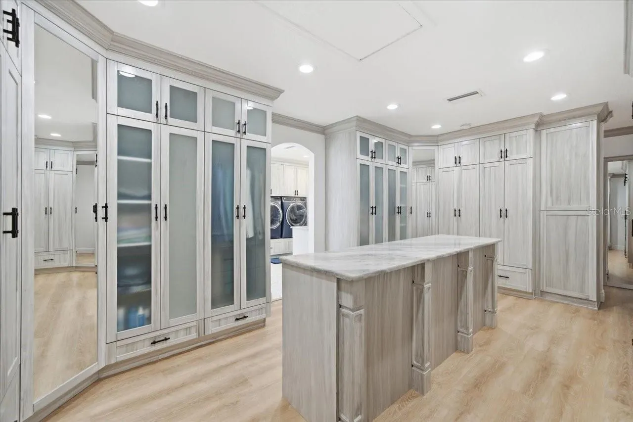 505 LAKESIDE DR