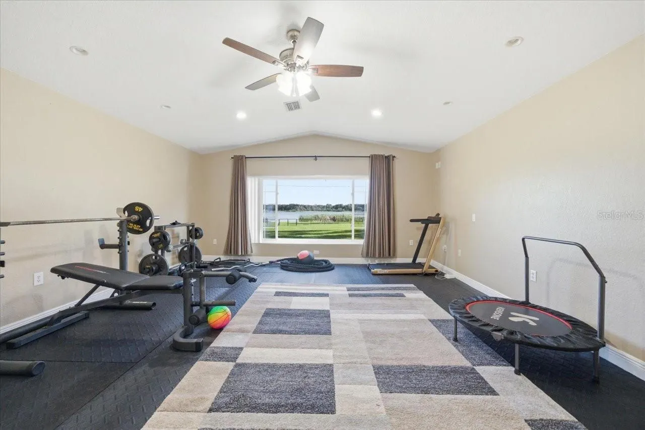 505 LAKESIDE DR