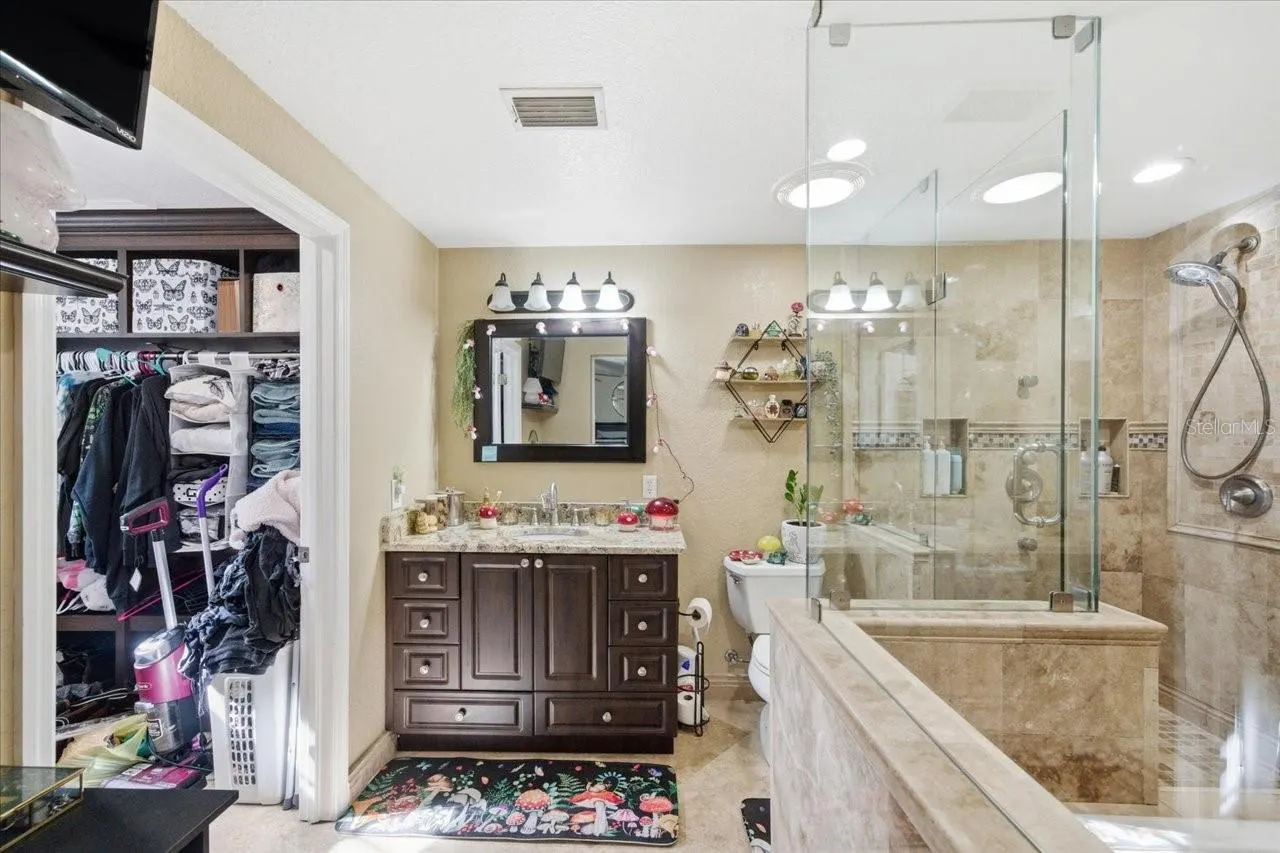 505 LAKESIDE DR